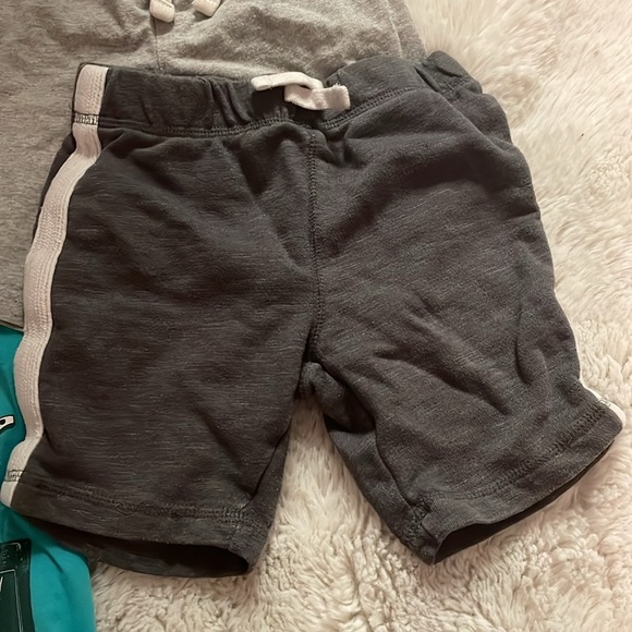 Size 5 boys shorts and shirts - Picture 2 of 13